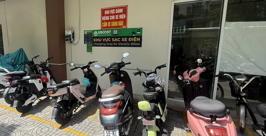TP.HCM: hướng dẫn người dân tại các chung cư chọn thiết bị sạc xe điện phù hợp để phòng cháy, nổ