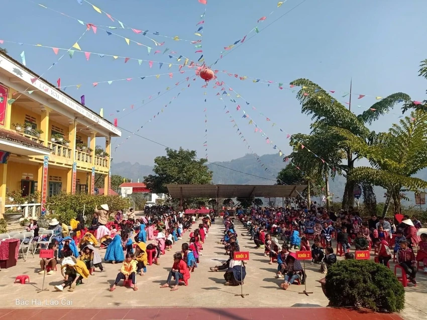 Thủ tướng yêu cầu bảo đảm điều kiện học tập cho học sinh vùng cao sau vụ bất thường bữa ăn bán trú tại Trường PTDTBT Tiểu học Hoàng Thu Phố 1, huyện Bắc Hà. Ảnh CTV. Thủ tướng yêu cầu bảo đảm điều kiện học tập cho học sinh vùng cao