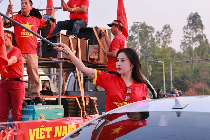 Chung kết AFF CUP 2024 Hàng ngàn cổ động viên đổ về Việt Trì 9 14.jpg