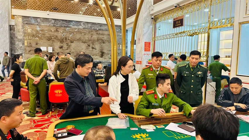 Ảnh: Công an Lào Cai Bên trong sòng bạc khủng vừa bị công an triệt phá tại Lào Cai 6.jpeg