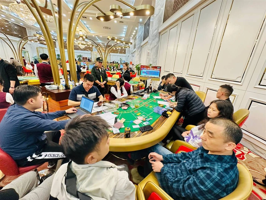Ảnh: Công an Lào Cai Bên trong sòng bạc khủng vừa bị công an triệt phá tại Lào Cai 9.jpeg
