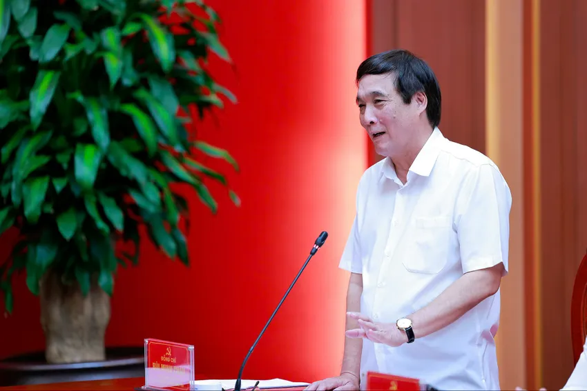 Ông Bùi Minh Châu - Ủy viên BCH Trung ương Đảng, Bí thư Tỉnh ủy, Chủ tịch HĐND tỉnh, Trưởng Đoàn ĐBQH tỉnh Phú Thọ phát biểu tại buổi làm việc. Ảnh: TQ Bộ trưởng Lương Tam Quang làm việc với Ban thường vụ tỉnh ủy Phú Thọ, Hòa Bình, Vĩnh Phúc 3.jpg