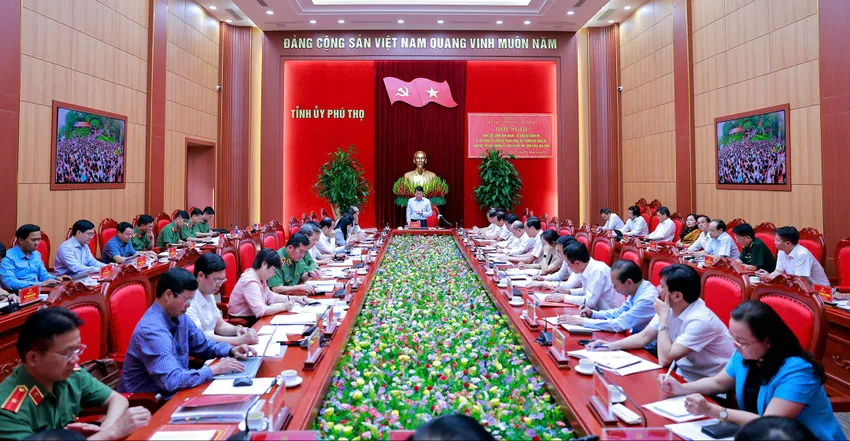 Toàn cảnh buổi làm việc. Ảnh: TQ Bộ trưởng Lương Tam Quang làm việc với Ban thường vụ tỉnh ủy Phú Thọ, Hòa Bình, Vĩnh Phúc.jpg