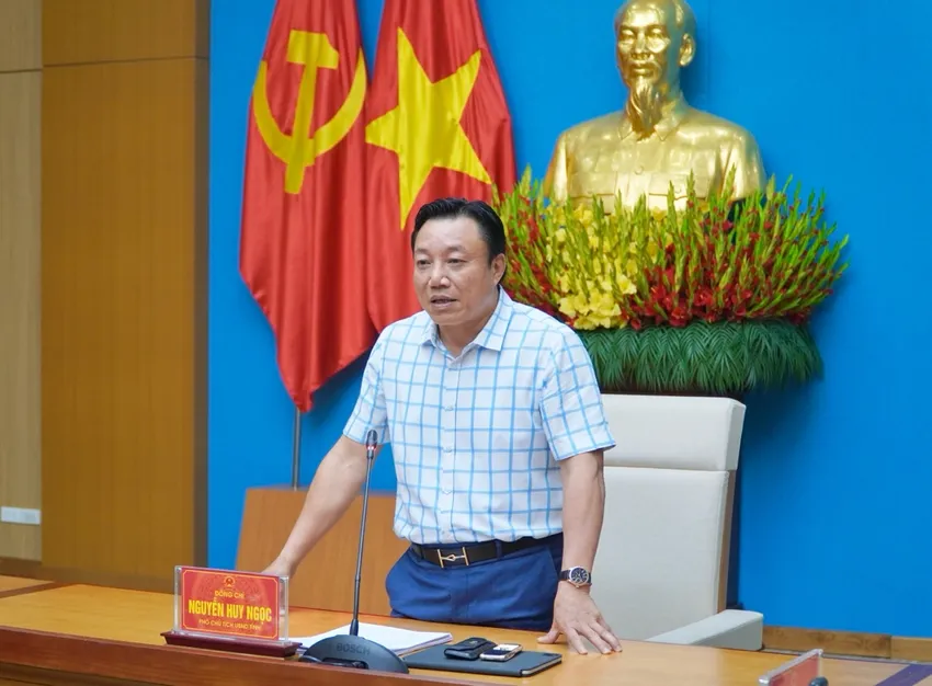 Phó Chủ tịch tỉnh Phú Thọ Nguyễn Huy Ngọc tại buổi làm việc ngày 27-6. Ảnh: phutho.gov.vn Lễ ra mắt tỉnh Phú Thọ mới được livestream trên nền tảng số.png
