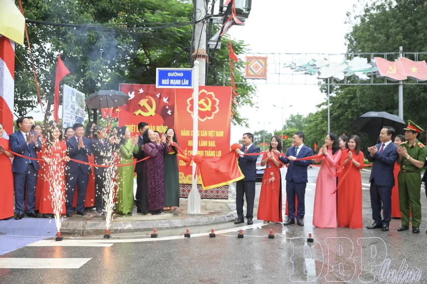 Phu nhân Tổng Bí thư dự lễ đặt tên đường tại Điện Biên.jpg Phu nhân Tổng Bí thư dự lễ đặt tên đường tại Điện Biên.jpg