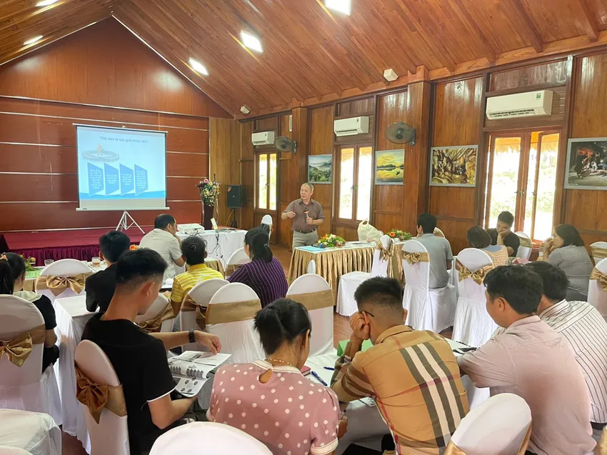 Một lớp bồi dưỡng nghiệp vụ hướng dẫn viên du lịch ở Phú Thọ. Ảnh: PV Du lịch Phú Thọ hướng tới 2030. Thương hiệu điểm đến văn hóa, nghỉ dưỡng hàng đầu miền Bắc.jpg