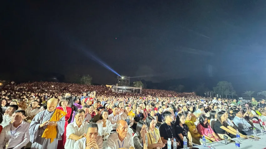thu-tuong-pham-minh-chinh-moi-nguoi-dan-se-la-mot-dai-su-van-hoa-trong-lan-toa-hinh-anh-di-san-5.jpg