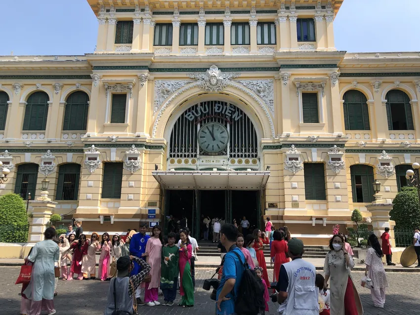 Công nghệ AI đang thay đổi cách du khách lên kế hoạch cho chuyến đi, giúp cá nhân hóa trải nghiệm và tối ưu hóa lịch trình một cách hiệu quả. Ảnh: QH du-lich-2025-xanh.JPG