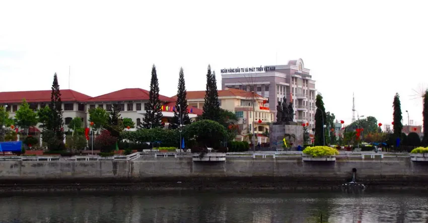Công viên trước UBND tỉnh Bình Thuận sẽ được chỉnh trang. binh-thuan.png