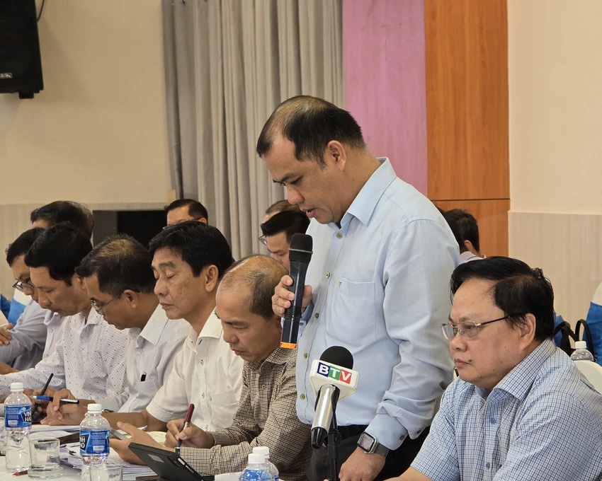 Ông Trần Nguyên Lộc, Giám đốc Sở TN&MT trả lời tại cuộc họp báo. Ảnh PN. 1000034574.jpg
