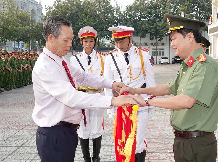 Nhiều tập thể, cá nhân được các cấp khen thưởng. bo-cong-an (2).jpg