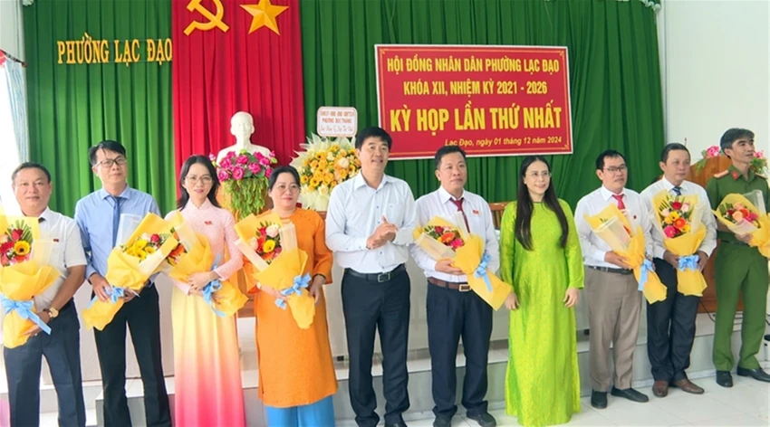 Kỳ họp thứ nhất HĐND phường Lạc Đạo. phó chủ tịch