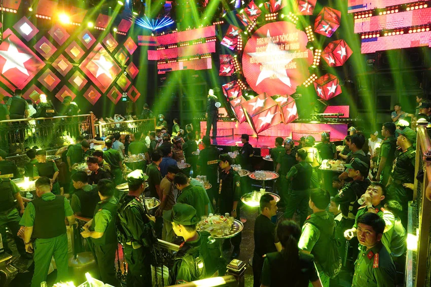 quán bar Paris Night