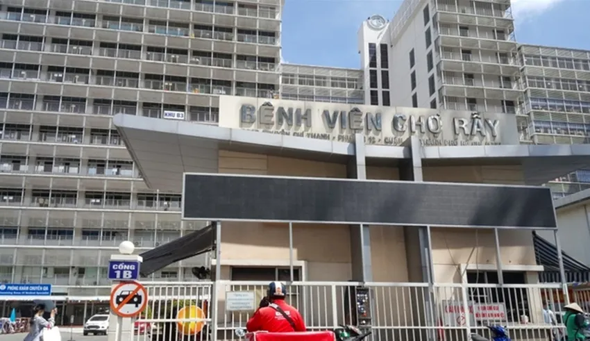 đứt lìa bàn tay