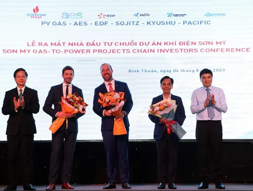 Lễ ra mắt các nhà đầu tư chuỗi dự án khí - điện Sơn Mỹ vào tháng 8-2023. khu-cong-nghie-son-my-1 (1).jpg