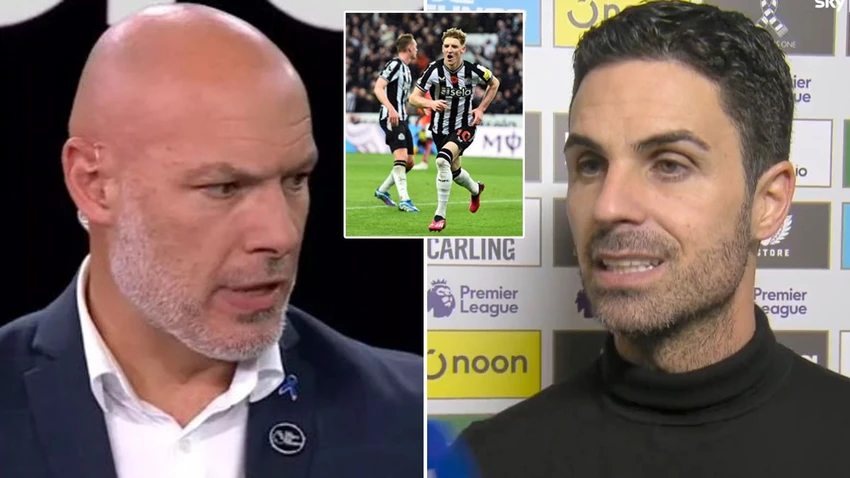 HLV Mikel Arteta chắc sẽ còn tức giận hơn trước lời giải thích của Howard Webb. ẢNH: MIRROR arsenal-newcastle-var-webb-arteta.jpeg