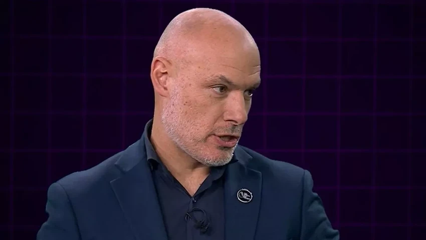 Howard Webb thừa nhận, không có bằng chứng nào đủ rõ ràng cho thấy Newcastle đã phạm lỗi trong 3 tình huống check VAR. ẢNH: PREMIER LEAGUE Howard-Webb-premier-league.jpg