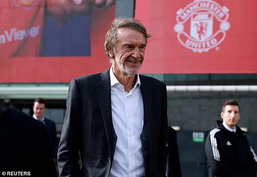 Sir Jim Ratcliffe sẽ tạo ra nhiều thay đổi lớn sau khi ông nắm quyền kiểm soát toàn bộ hoạt động bóng đá của MU. ẢNH: REUTERS sir-jim-ratcliffe-manchester-united-8205.jpg