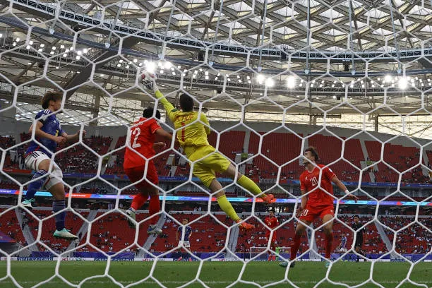 HLV Troussier đánh giá cao màn trình diễn của thủ môn Nguyễn Filip. ẢNH: GETTY nguyen-filip.jpeg