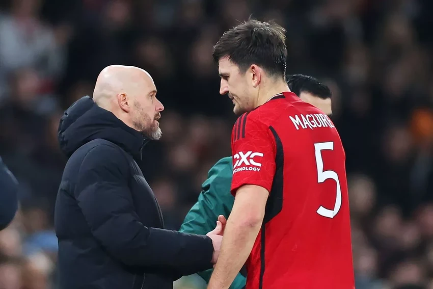 Maguire chỉ có thể trở lại đội hình của Ten Hag trong trận chung kết FA Cup giữa MU và Man City. ẢNH: GETTY maguire-ten-hag-mu.jpg