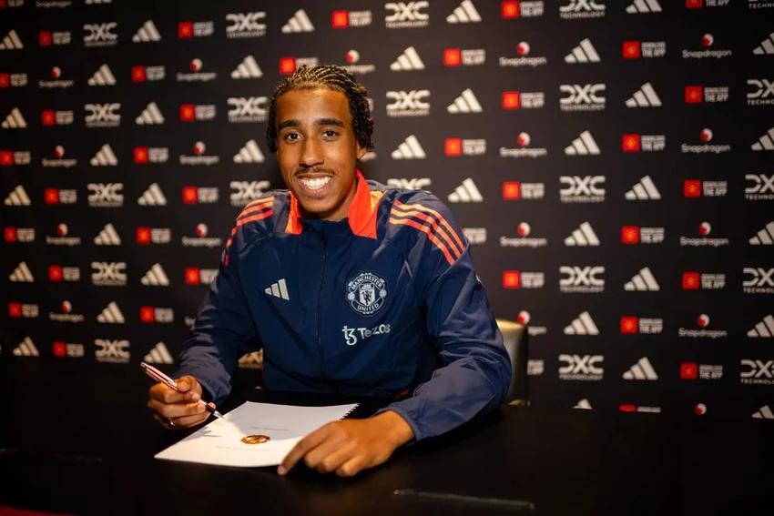 Leny Yoro đã gia nhập MU. ẢNH: GETTY manchester-united-leny-yoro.jpg