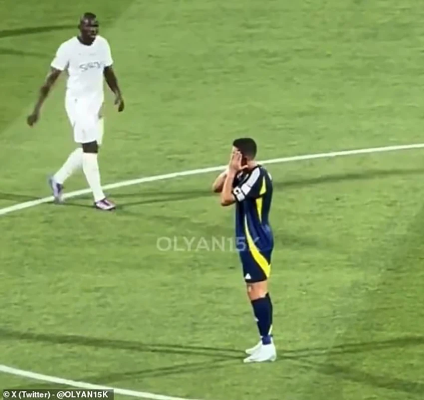 Ronaldo ôm mặt thất vọng. ẢNH: X al-nassr-cristiano-ronaldo.jpg