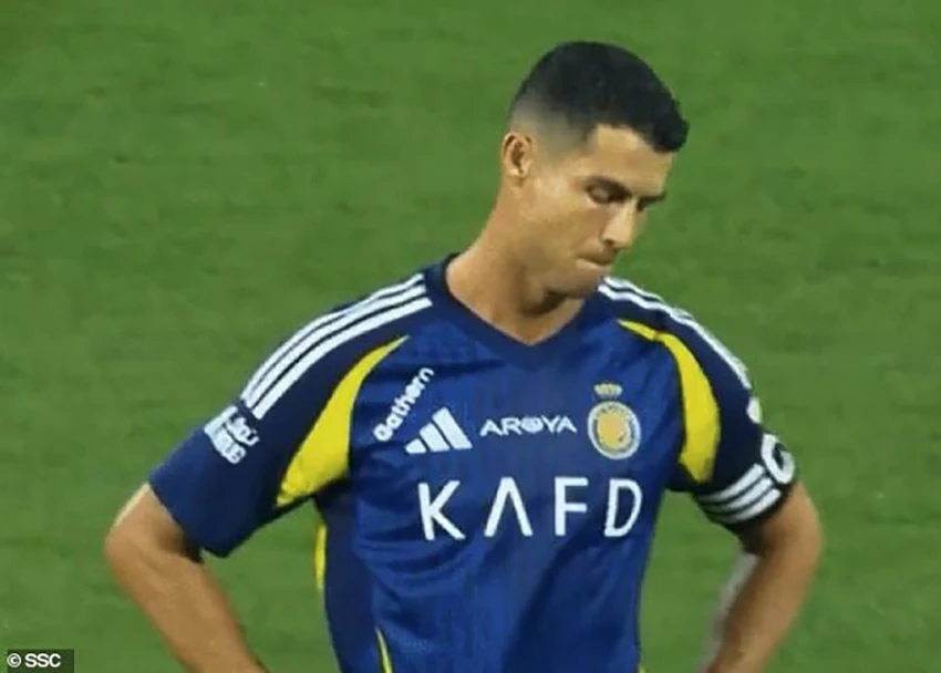 Ronaldo gần như bất lực với các đồng đội. ẢNH: SSC ronaldo-al-nassr.jpg