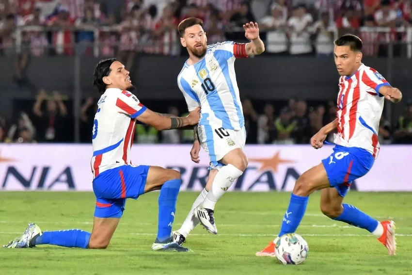 Messi chơi nhạt nhòa trong trận Argentina thua Paraguay 1-2. ẢNH: GETTY argentina-lionel-messi.jpg