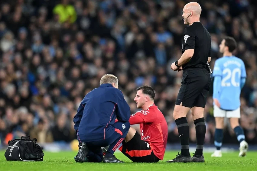 Chưa khẳng định được mình, Mount lại liên tục dính chấn thương kể từ khi gia nhập Manchester United. ẢNH: GETTY MU-MASON-MOUNT.jpg