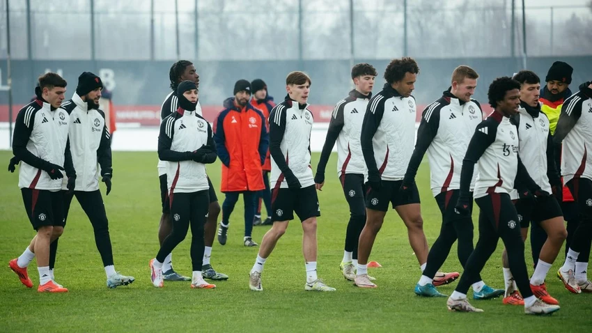 Amorim đưa 4 thần đồng vào đội 1 MU tập luyện trước trận đấu với Arsenal. ẢNH: GETTY 4 thần đồng vào đội 1 MU,MU