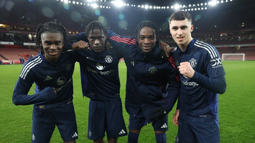 Các cầu thủ trẻ MU vui mừng sau khi vào bán kết FA Cup trẻ. ẢNH: GETTY mu-arsenal.jpg