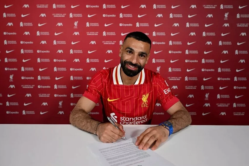 Salah đã ký hợp đồng mới kéo dài 2 năm với Liverpool. ẢNH: GETTY liverpool-mo-salah.jpg