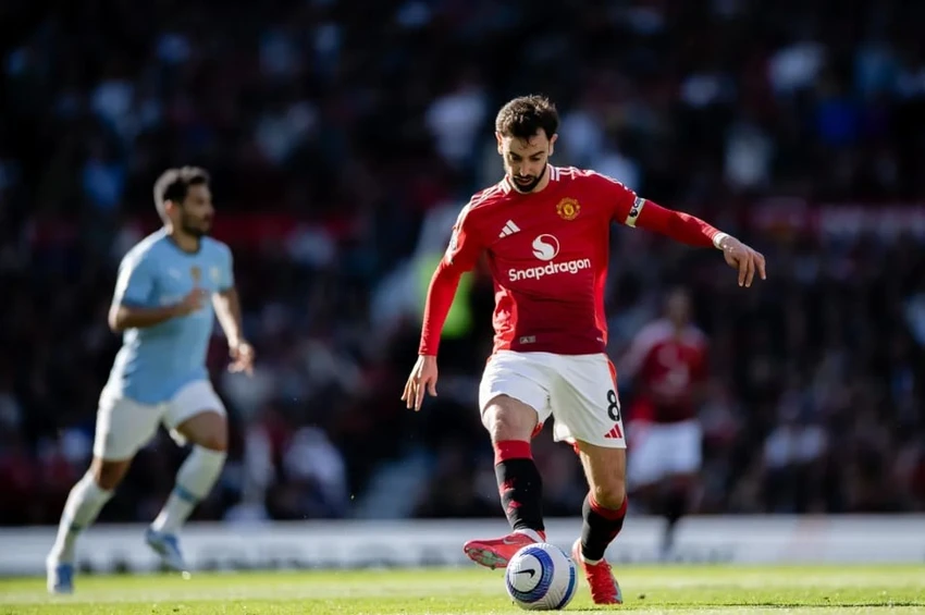 Bruno Fernandes gặp vấn đề thể lực khi cày ải 120 phút ở trận đấu gặp Lyon, MU cần "cẩn thận với bầy sói" Wolves. ẢNH: GETTY cẩn thận với bầy sói,MU