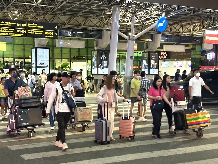Nhà chức trách hàng không cũng yêu cầu các hãng hàng không báo cáo nhu cầu sử dụng slot trên các đường bay. Ảnh: P.ĐIỀN hang-khong-du-lich-cung-thang.jpg
