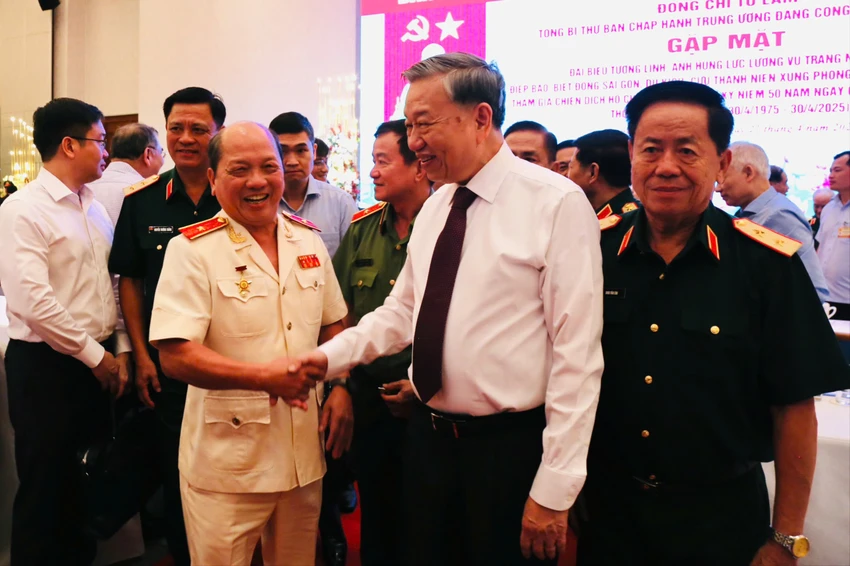 Tổng Bí thư nhấn mạnh, Quân đội phải được chăm lo để đủ sức mạnh chiến đấu và chiến thắng trong mọi cuộc chiến tranh, phải là chỗ dựa của nhân dân. Ảnh: THANH THÙY tong-bi-thu-to-lam.jpg