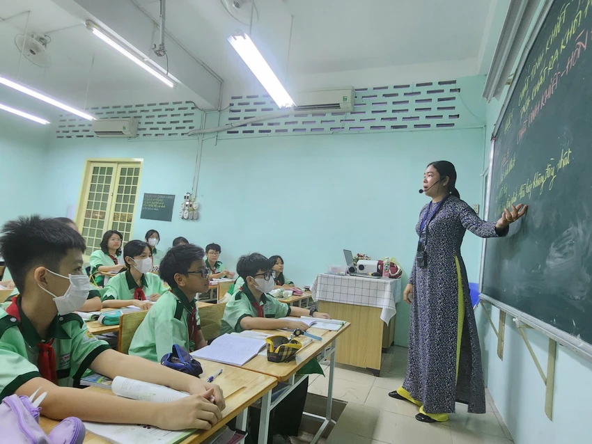 Một tiết học của học sinh Trường THCS Hà Huy Tập, quận Bình Thạnh. Ảnh minh hoạ: NGUYỄN QUYÊN day-them-va-hoc-them-1.jpg