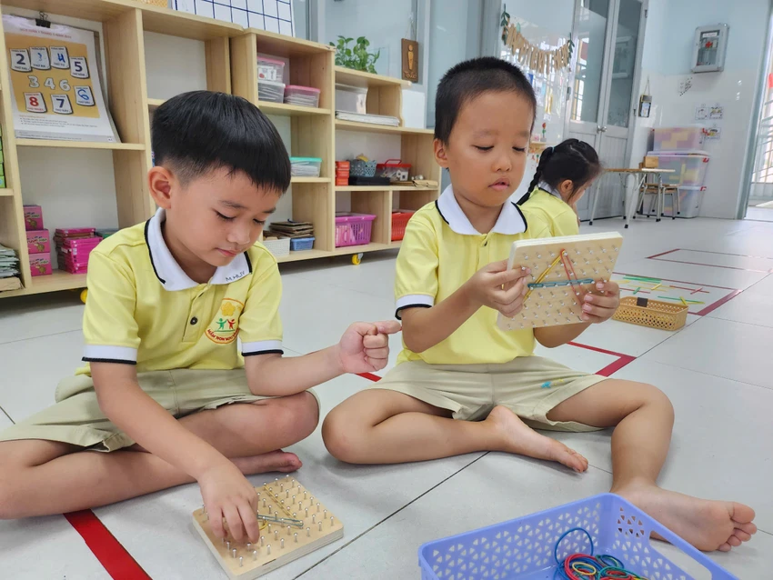 Các bé Trường Mầm non Mai Vàng, quận Gò Vấp trong 1 giờ học. Ảnh minh hoạ: NGUYỄN QUYÊN chương trình nhà trường