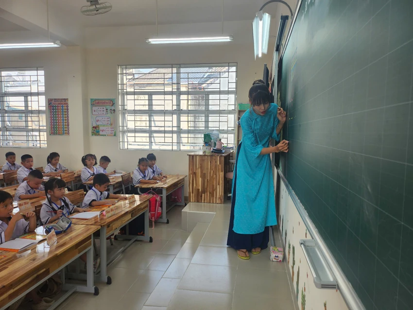 Một giờ học của cô trò Trường Tiểu học Trần Quốc Toản, quận 12. Ảnh minh họa: NGUYỄN QUYÊN giáo viên tiểu học