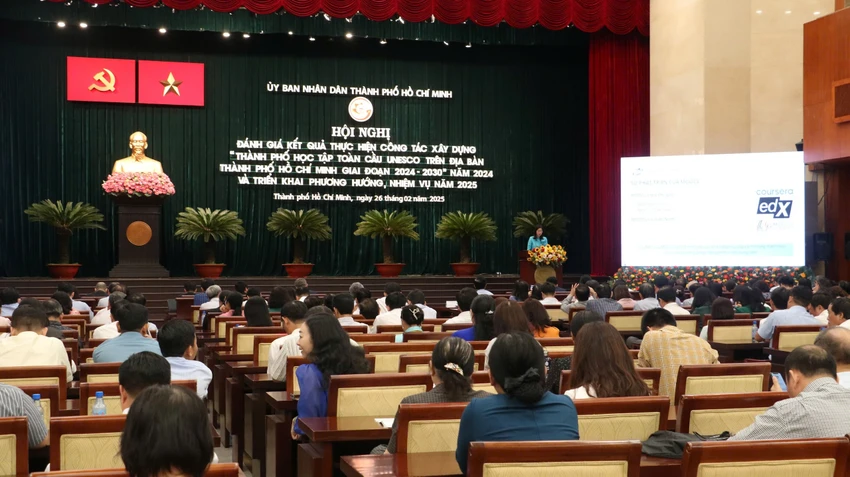 Toàn cảnh hội nghị chiều nay. Ảnh: TRANG THƯ xa-hoi-hoc-tap-1.jpg