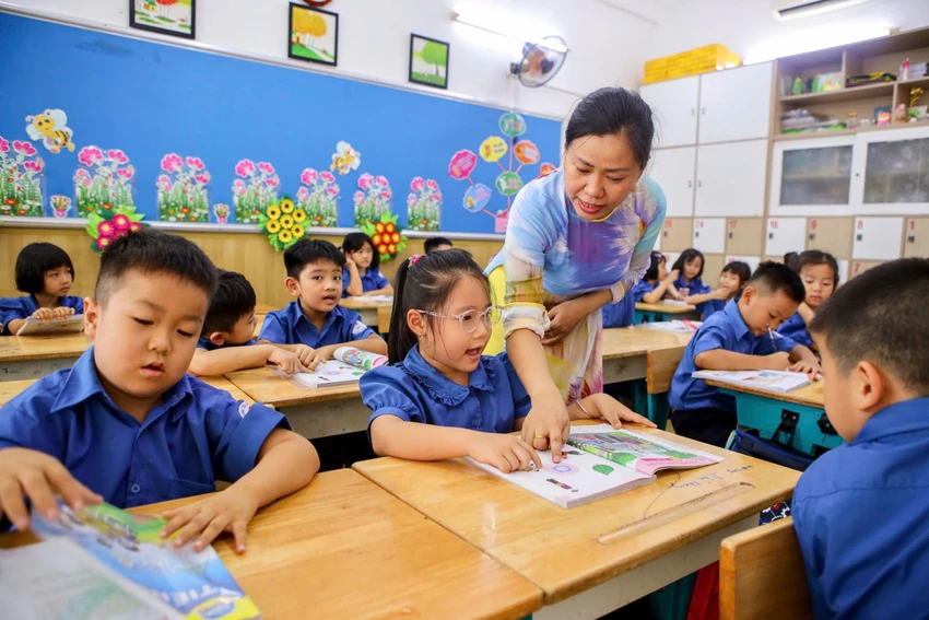 Một tiết học của cô trò Trường Tiểu học Hoà Bình, quận 1, TP.HCM. Ảnh: NGUYỆT NHI khảo sát trình độ năng lực tiếng Anh