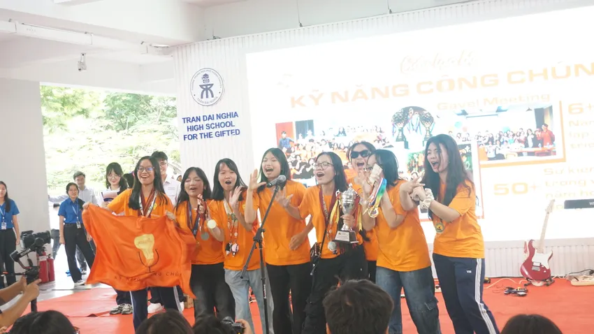 Màn chào sân ấn tượng của các câu lạc bộ - dự án. Ảnh: NQ DSC07104.JPG