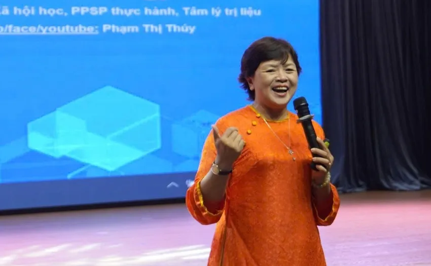 Tiến sĩ Phạm Thị Thuý, chuyên viên tâm lý, giảng viên Học viện chính trị khu vực II. Ảnh: NCCC cách ly tạm thời học sinh vi phạm