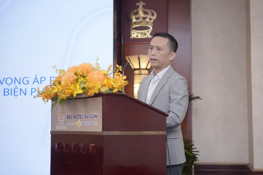 Ông Đường Tất Toàn, Giám đốc Công nghệ Khối Chính phủ, Tập đoàn FPT trình bày tham luận. Ảnh: NC ong-duong-tat-toan_dang-ky-bien-phap-bao-dam.jpg