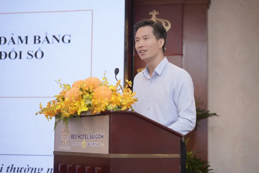 Ông Phạm Trường Hải, Phó Trưởng phòng Quản lý nghiệp vụ về đăng ký biện pháp bảo đảm, Cục Đăng ký giao dịch bảo đảm và Bồi thường nhà nước (Bộ Tư pháp) trình bày báo cáo đề dẫn. Ảnh: NC đăng ký biện pháp bảo đảm