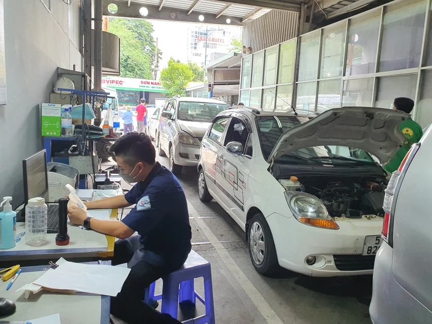 Các giấy tờ hồ sơ khi đi đăng kiểm có sự thay đổi từ 1-10. Ảnh: TN đi đăng kiểm