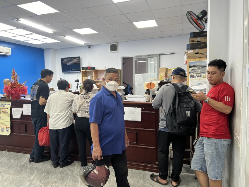 Khi đổi giấy phép lái xe, người dân cần tìm hiểu các quy định bằng lái xe loại nào được lái loại xe gì. Ảnh: TN giấy phép lái xe
