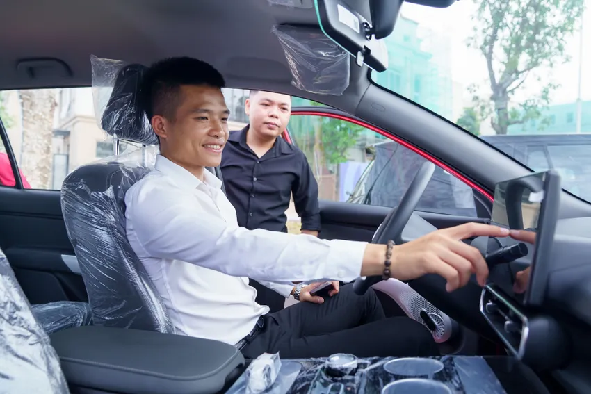 Sau thông tin hạn chế xe xăng, dầu: Ô tô điện có chiếm ưu thế doanh số?
