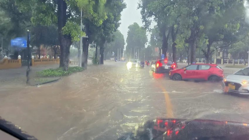 Chuyên gia khuyến cáo dù xe điện hay xe xăng dầu thì các chủ xe cũng nên tránh thử “giới hạn” của xe là an toàn nhất. Ảnh: MXH ô tô điện