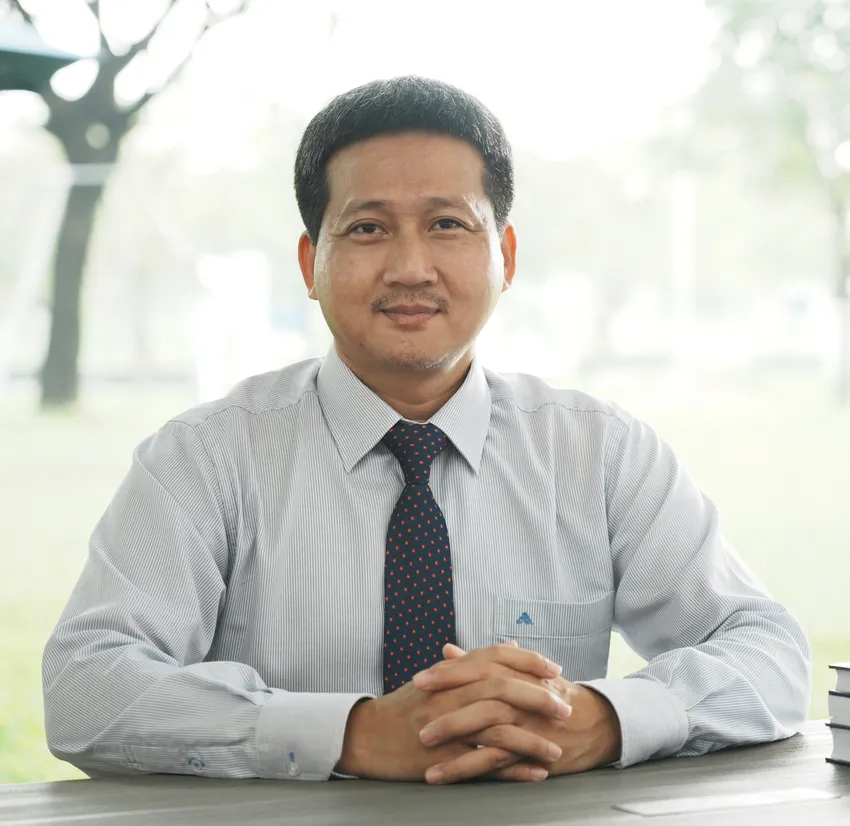 TS Nguyễn Hoàng Dũng. chợ truyền thống.JPG