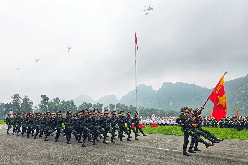 Khối sĩ quan quân đội đại diện lực lượng đặc nhiệm, chống khủng bố tập luyện tại Trung tâm Huấn luyện Quân sự quốc gia 4. Ảnh: V.N Bo-truong-gui-thu-dong-vien-dieu-binh-20.jpg